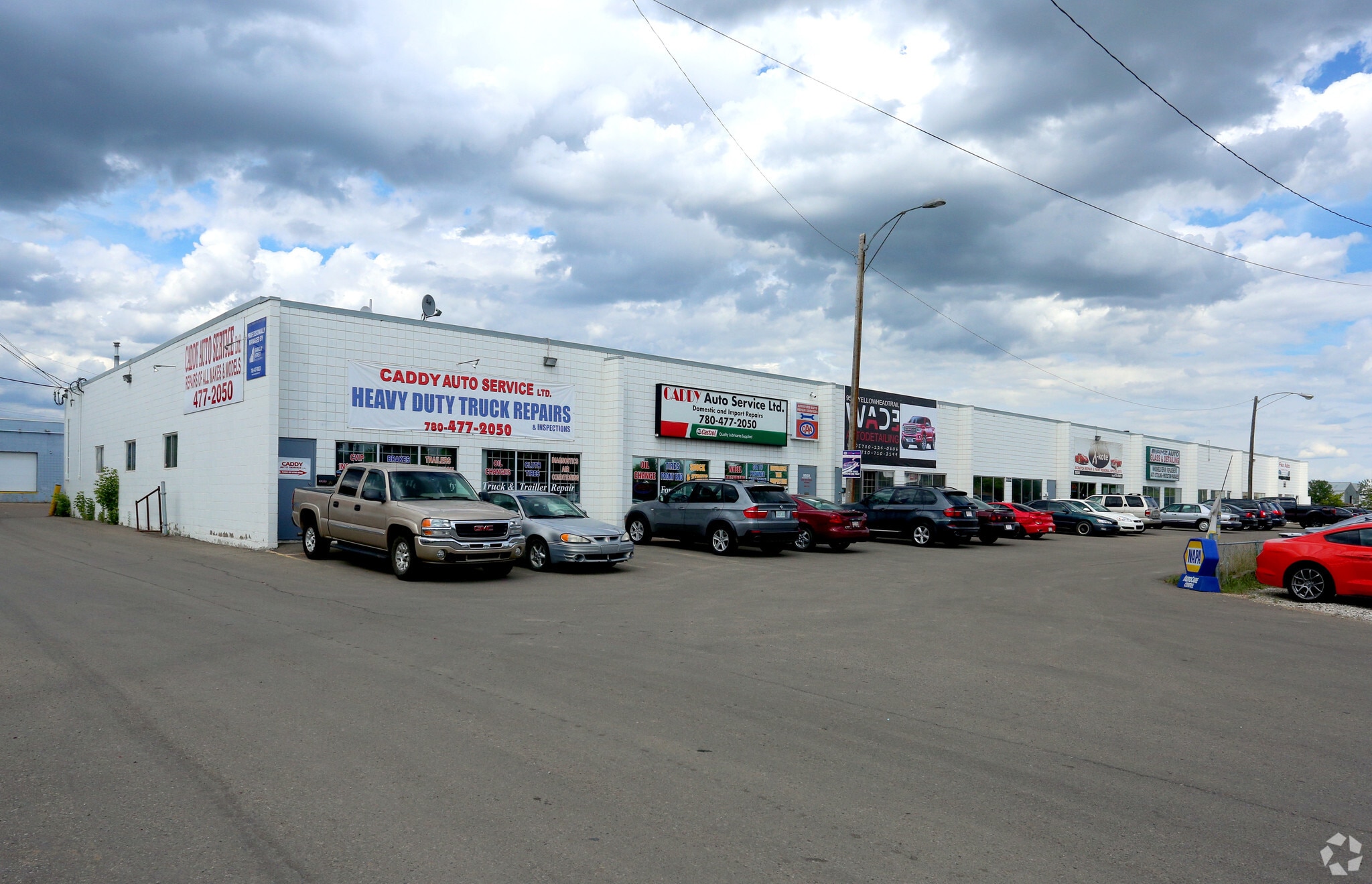 9546-9562 Yellowhead Trl NW, Edmonton, AB for lease Primary Photo- Image 1 of 3