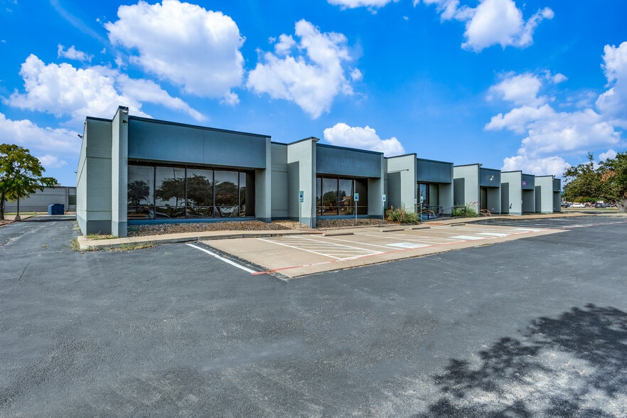 1910 Pendleton Dr, Garland, TX for lease - Building Photo - Image 2 of 23