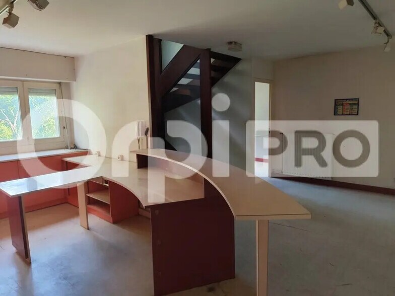 Office in Limoges for lease - Interior Photo - Image 2 of 8