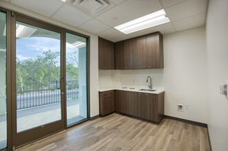 11000 N Scottsdale Rd, Scottsdale, AZ for lease Interior Photo- Image 2 of 4