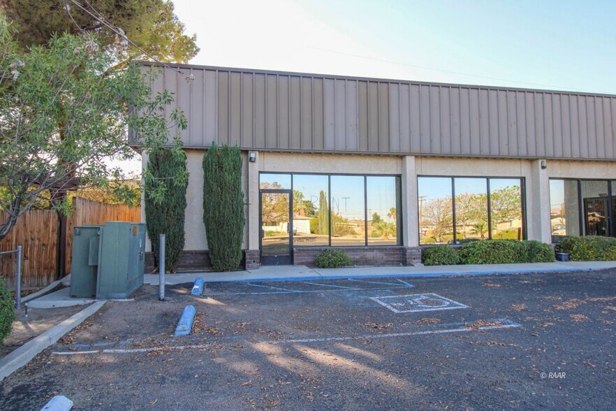 117 S Gold Canyon St, Ridgecrest, CA for lease - Building Photo - Image 2 of 9