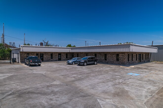 313 N Hwy 146, Baytown, TX for lease Building Photo- Image 2 of 4