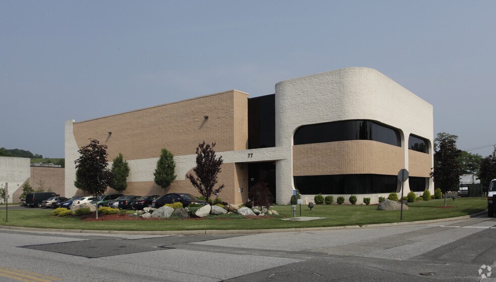 77 Seaview Blvd, Port Washington, NY for sale - Primary Photo - Image 1 of 1