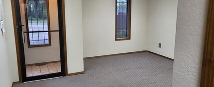 813 E Darrow St, Shawnee, OK for lease Interior Photo- Image 1 of 11