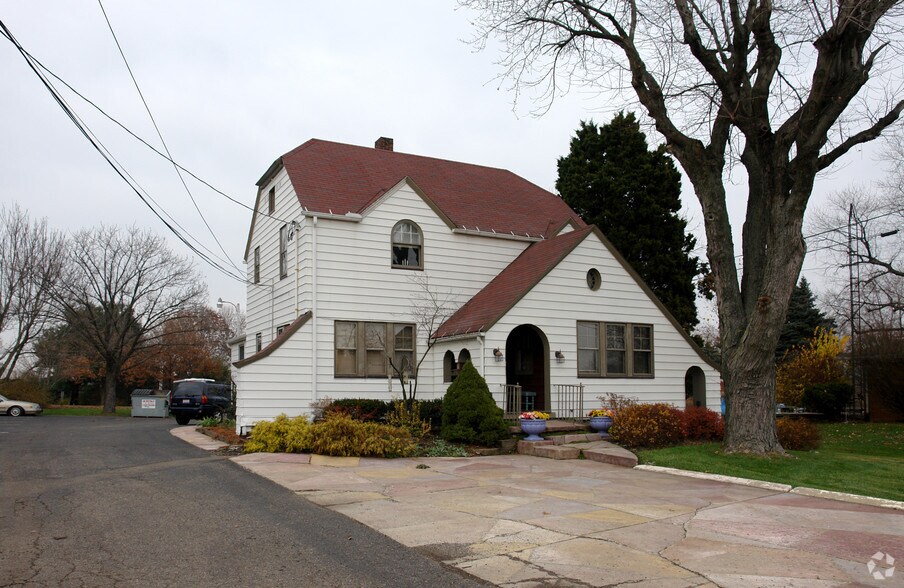 4275 Fulton Rd, Canton, OH 44718