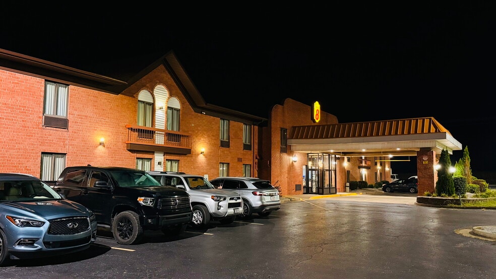 2055 E 5th St, Metropolis, IL for sale - Building Photo - Image 2 of 12