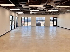 307 2nd St, Pleasanton, TX for lease Interior Photo- Image 2 of 8