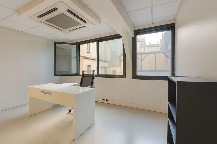 47-49 Boulevard De Belleville, Paris for lease - Interior Photo - Image 1 of 9