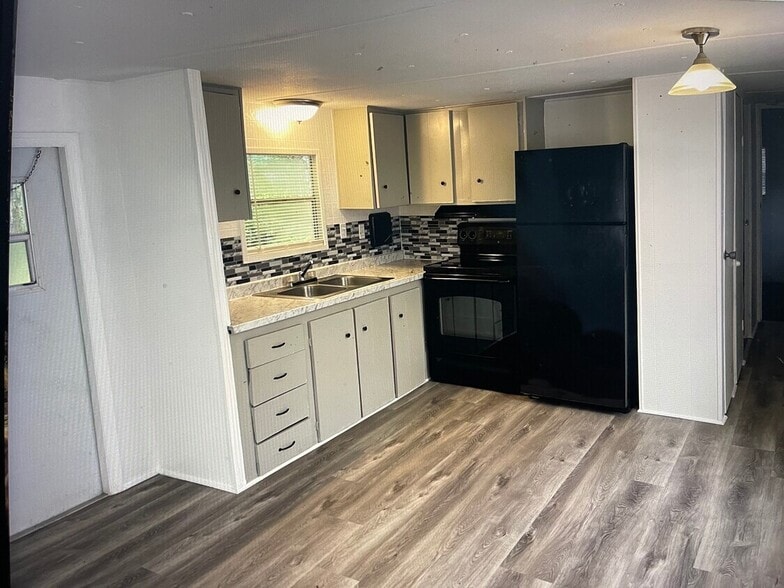 12409 Choctaw Trl, Hudson, FL for sale - Interior Photo - Image 3 of 13