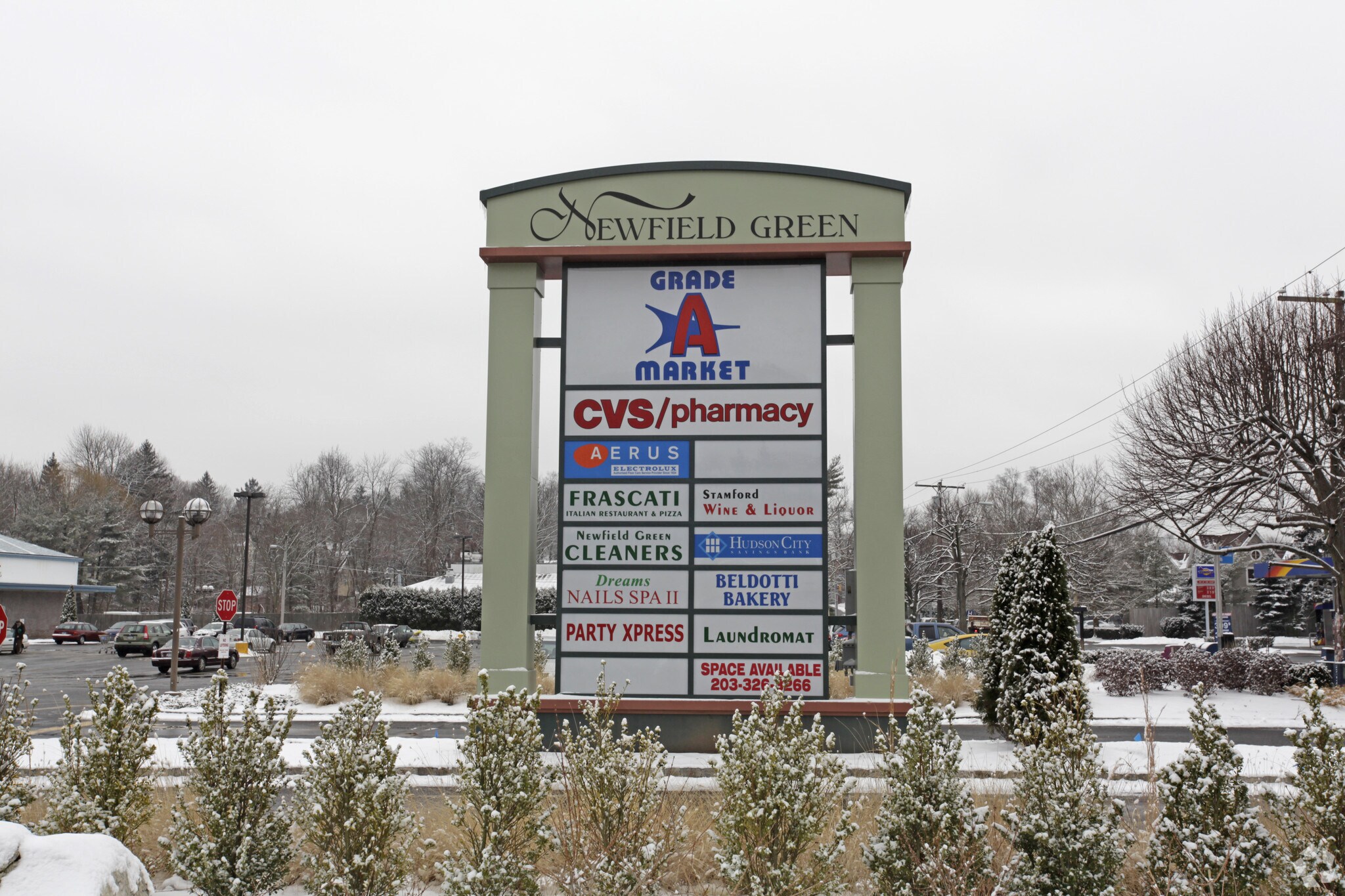 623 Newfield Ave, Stamford, CT 06905 Newfield Green Shopping Center