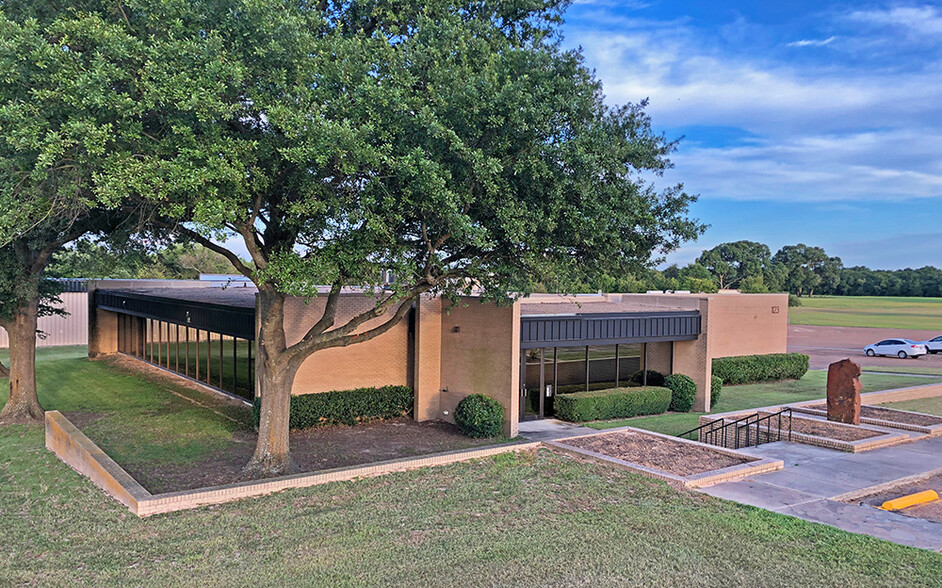 1123 Shannon Rd E, Sulphur Springs, TX for sale - Building Photo - Image 1 of 1