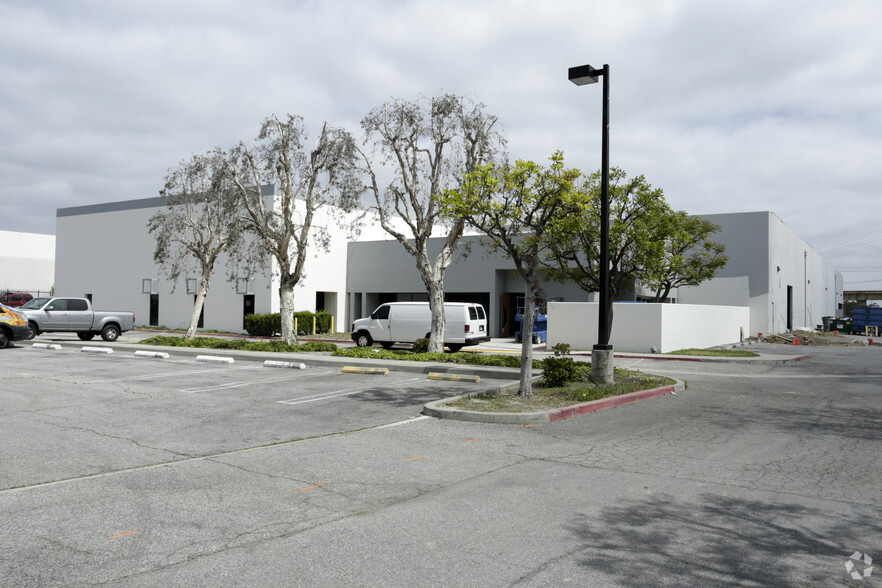 18502 S Laurel Park Rd, Compton, CA for sale - Primary Photo - Image 1 of 1