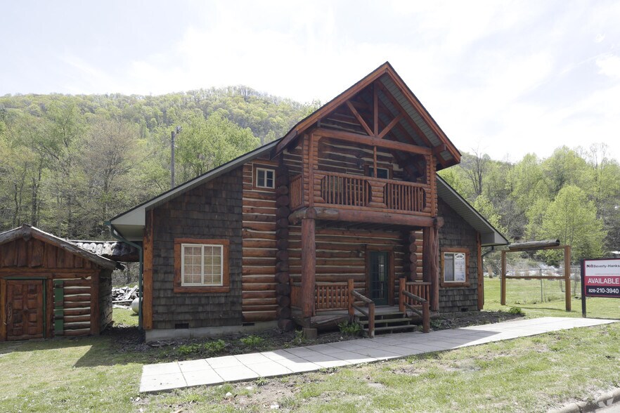 2819 Dellwood Rd, Waynesville, NC 28786