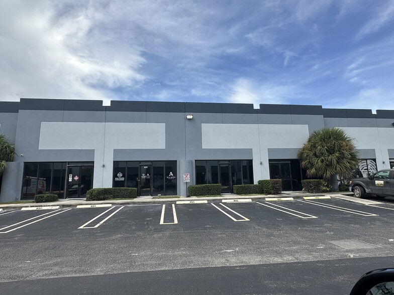 925-935 S Congress Ave, Delray Beach, FL for lease - Building Photo - Image 3 of 5