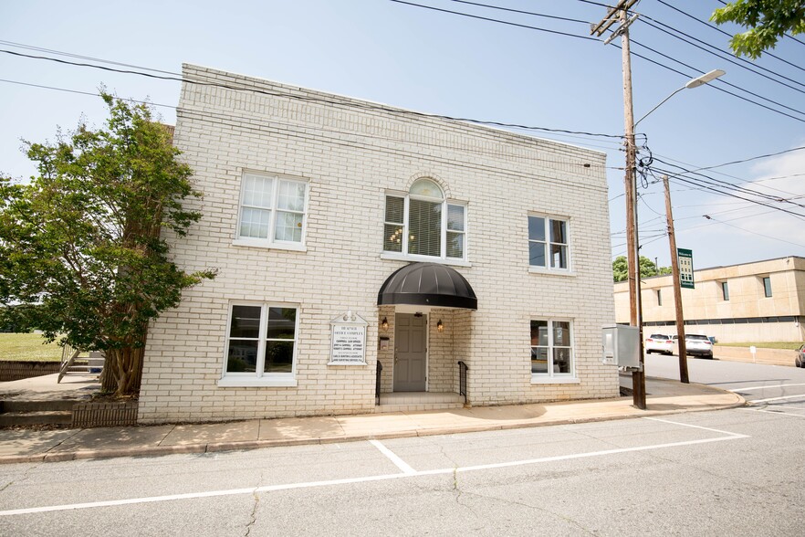 214 Main Avenue Dr, Taylorsville, NC for lease - Primary Photo - Image 1 of 16