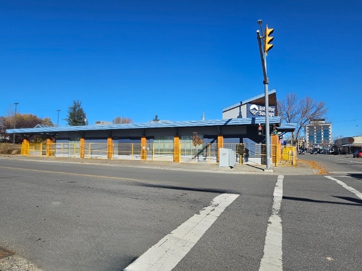 879 Victoria St, Prince George, BC for sale - Building Photo - Image 3 of 10