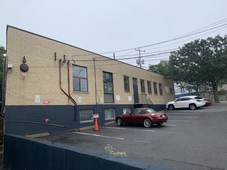 1175 Walnut St, Newton, MA for lease - Building Photo - Image 2 of 9