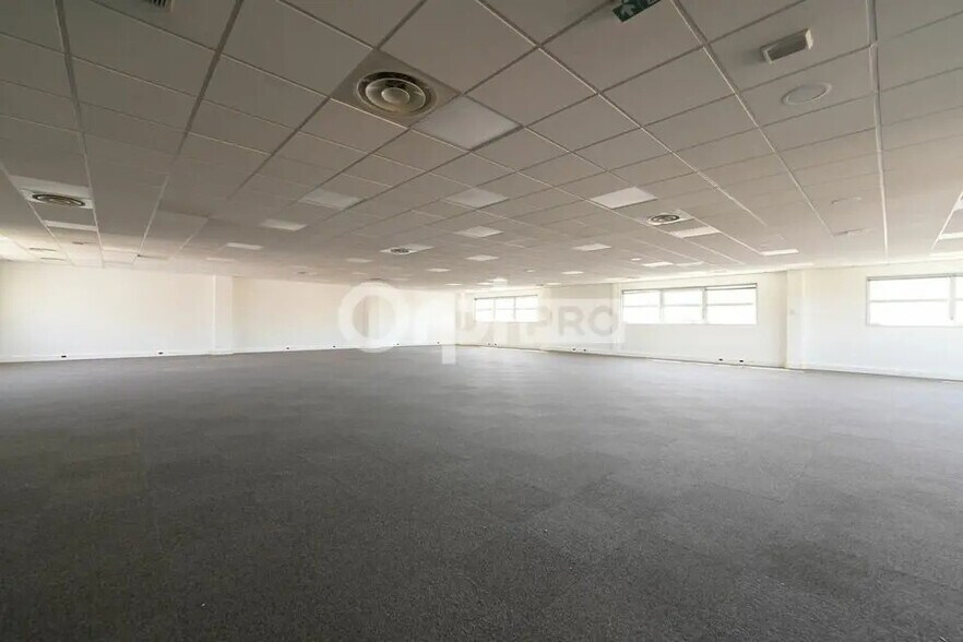 Office in OULLINS-PIERRE-BÉNITE for sale - Building Photo - Image 1 of 12