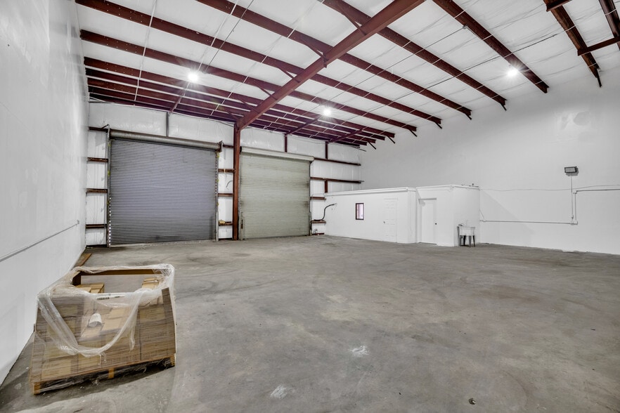 300 Industrial Park Blvd, Sebastian, FL for lease - Building Photo - Image 3 of 10