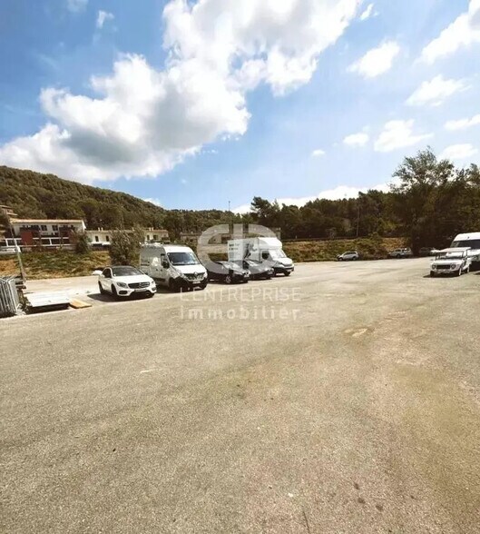 Industrial in Contes for lease - Building Photo - Image 3 of 7