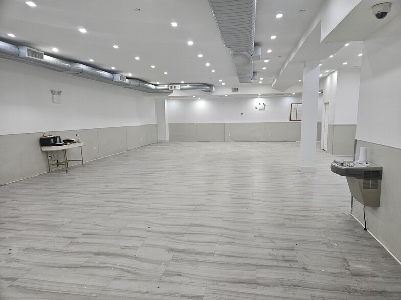 1025 Pacific St, Brooklyn, NY for lease - Interior Photo - Image 2 of 14