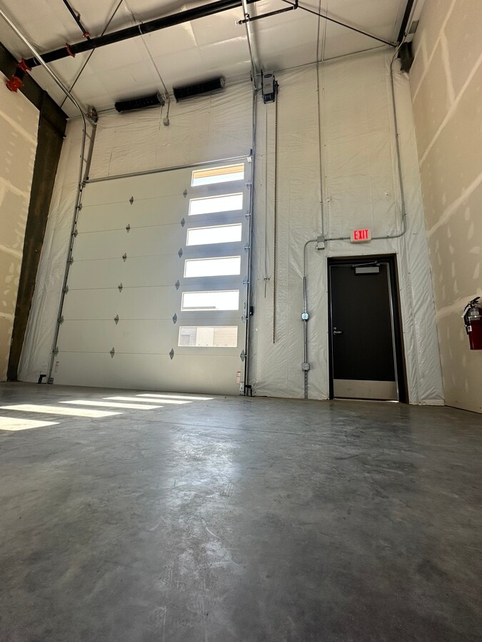 13833 E Briarwood Ave, Centennial, CO 80112 - Unit B1 - - Interior Photo - Image 1 of 9