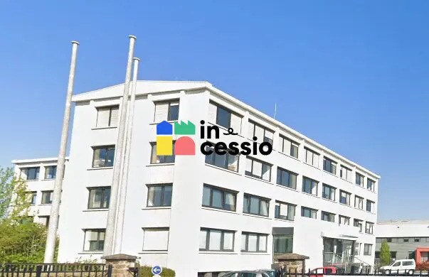 Office in Le Mans for lease - Building Photo - Image 1 of 2