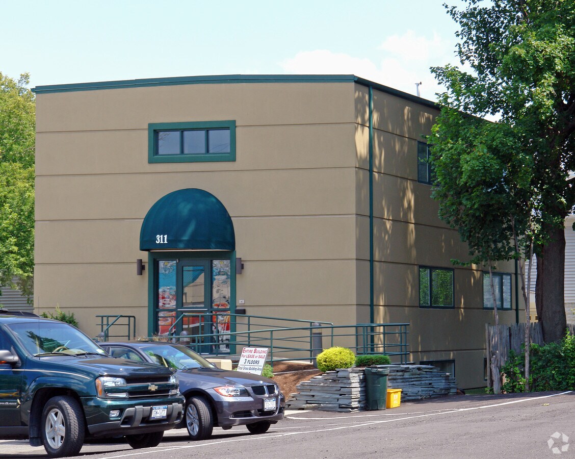 311313 Garfield Ave, Endicott, NY 13760