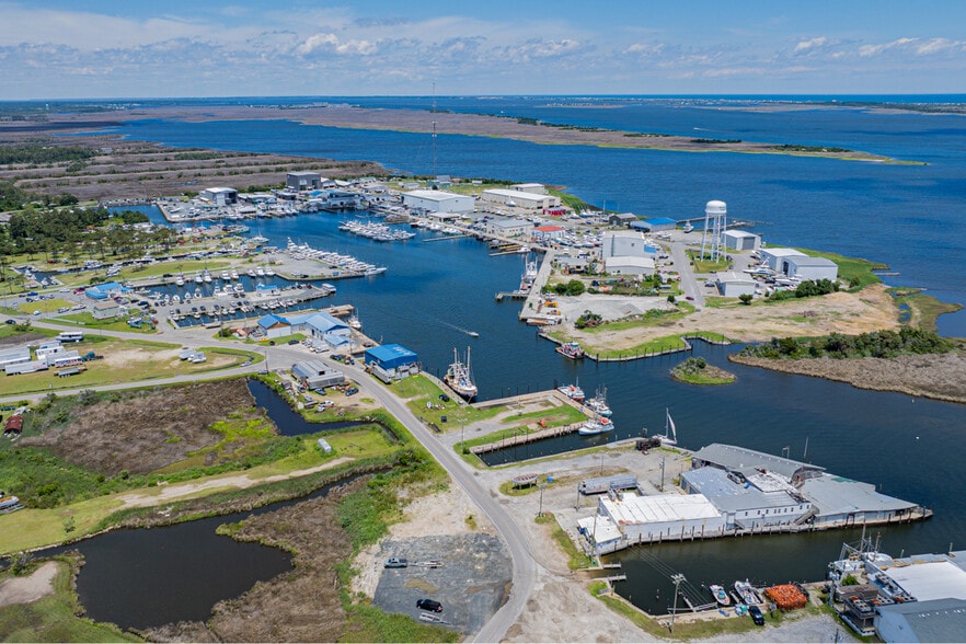 4683 Mill Landing rd, Wanchese, NC for sale - Primary Photo - Image 1 of 50