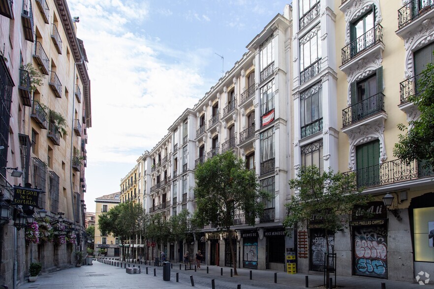 Calle de la Cava Baja, 6, Madrid, Madrid for lease - Building Photo - Image 2 of 3