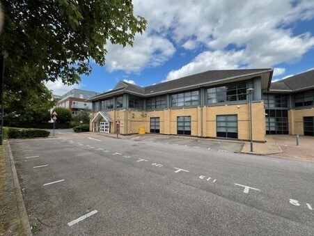 Hyde Way, Welwyn Garden City for lease - Building Photo - Image 2 of 8