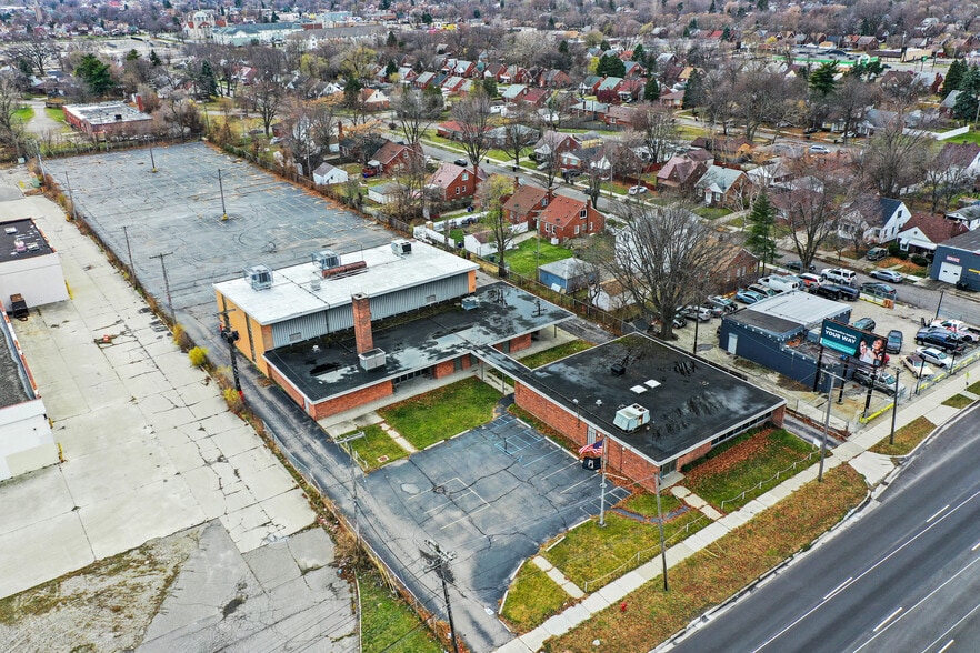 8230 E 8 Mile Rd, Detroit, MI 48234
