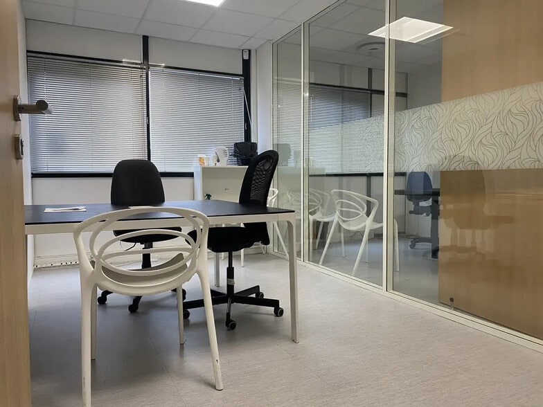 Office in Nantes for lease - Interior Photo - Image 2 of 5