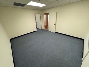 915 Middle River Dr, Fort Lauderdale, FL for lease Interior Photo- Image 1 of 6