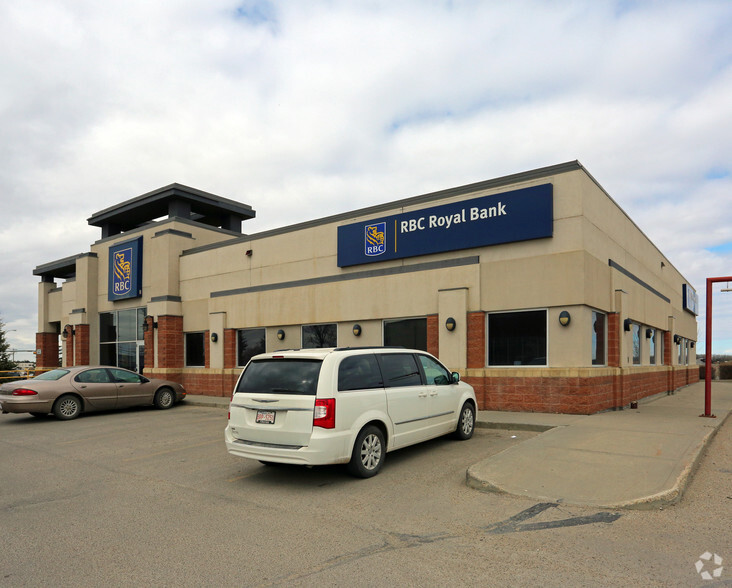 13647 St Albert Trl, Edmonton, AB for lease - Primary Photo - Image 1 of 33