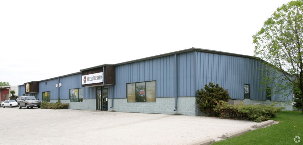 2035 S West Ave, Waukesha, WI for lease - Building Photo - Image 2 of 3