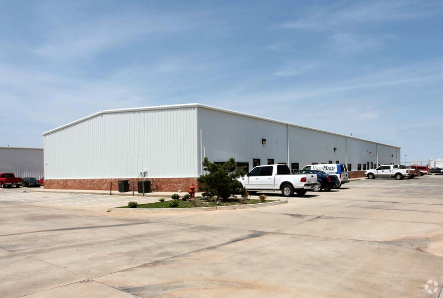13772-13782 N Lincoln Blvd, Edmond, OK for lease - Building Photo - Image 2 of 2