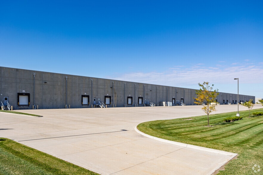 5844 NE 19th St, Des Moines, IA for lease - Building Photo - Image 2 of 4