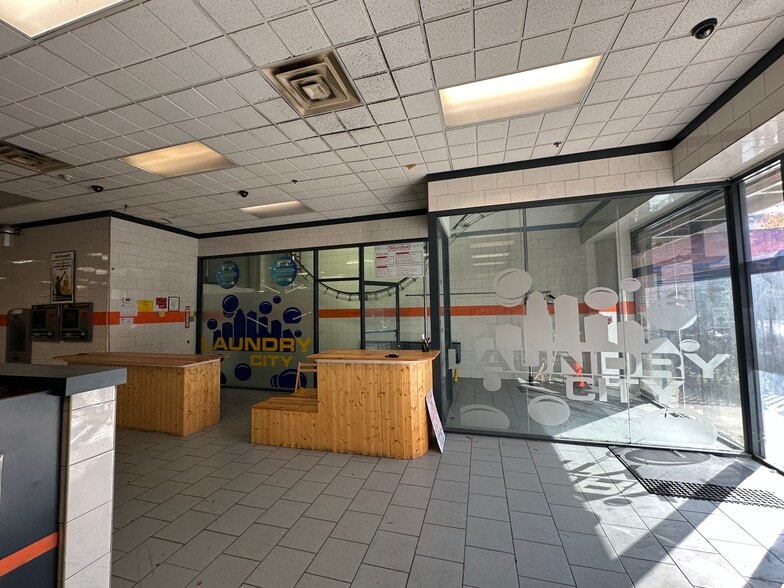 166 Christopher Columbus Dr, Jersey City, NJ for lease - Interior Photo - Image 3 of 4