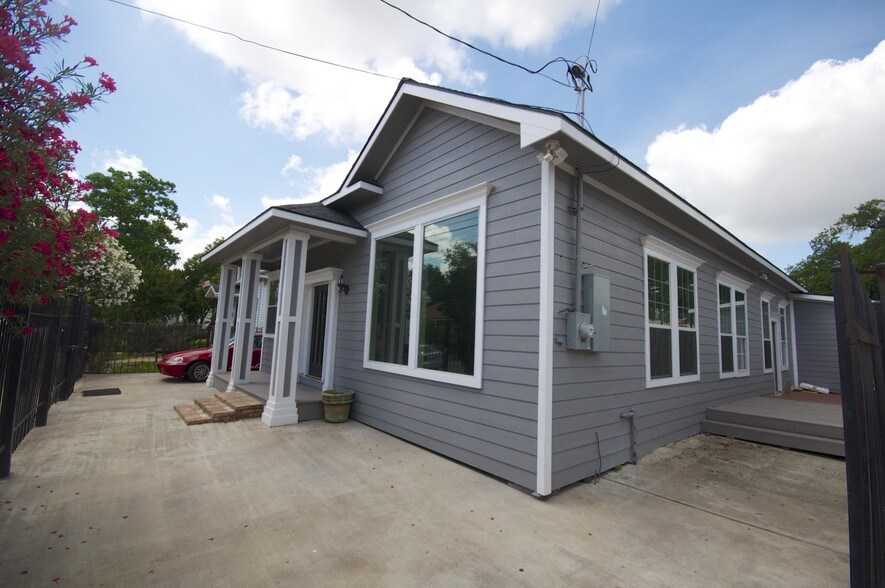 2121 Common St, Houston, TX 77009