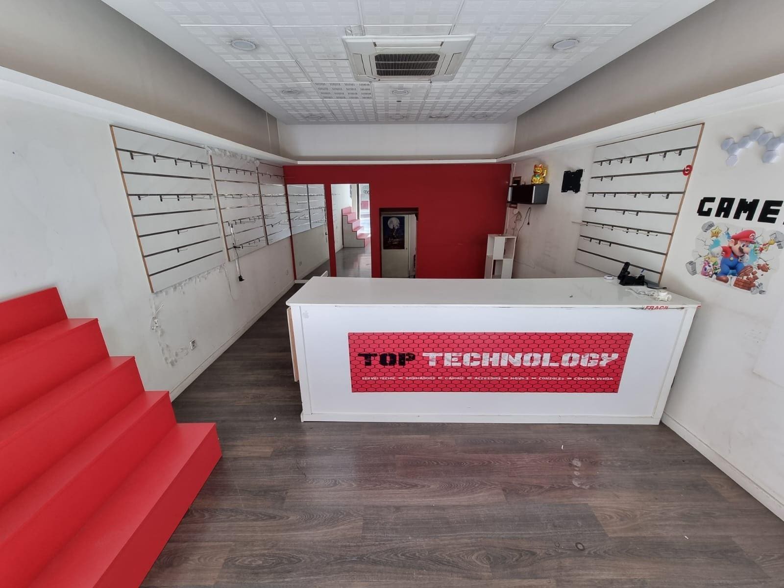 Retail in Igualada, Barcelona for lease Interior Photo- Image 1 of 5