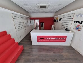 Retail in Igualada, Barcelona for lease Interior Photo- Image 1 of 5