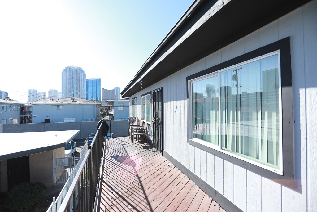 241 W PHILADELPHIA AVE  