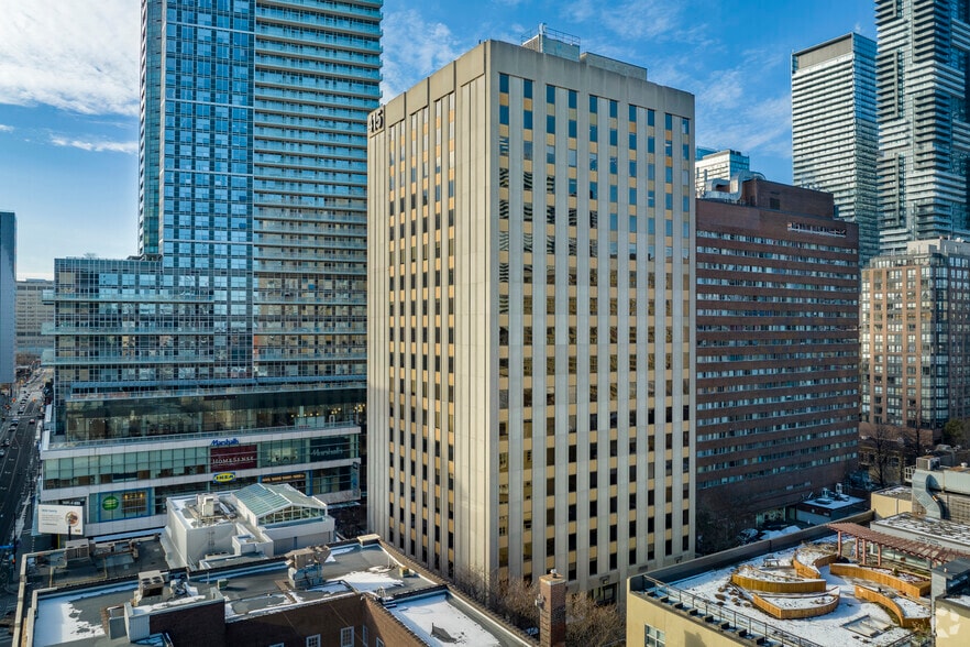 415 Yonge St, Toronto, ON for lease - Building Photo - Image 2 of 6