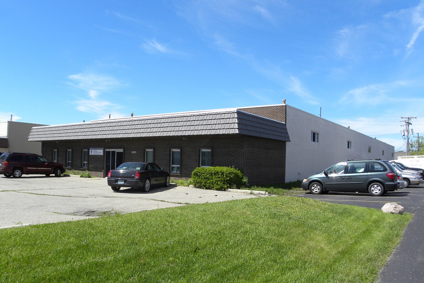 1845 Thunderbird Dr, Troy, MI 48084