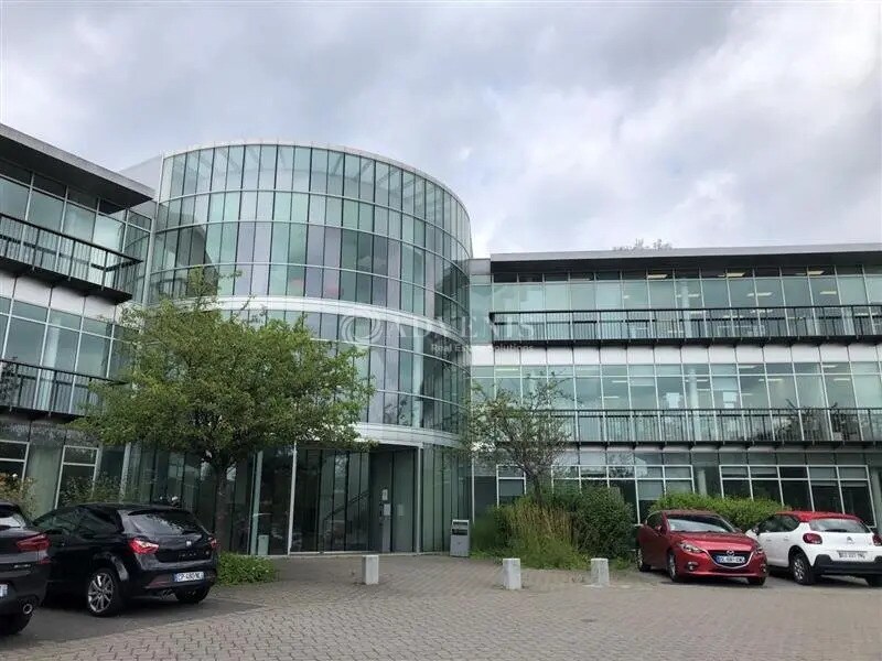 Office in Voisins-le-Bretonneux for lease Building Photo- Image 1 of 6