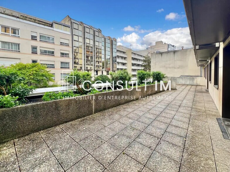 Office in Boulogne-Billancourt for lease - Building Photo - Image 1 of 9