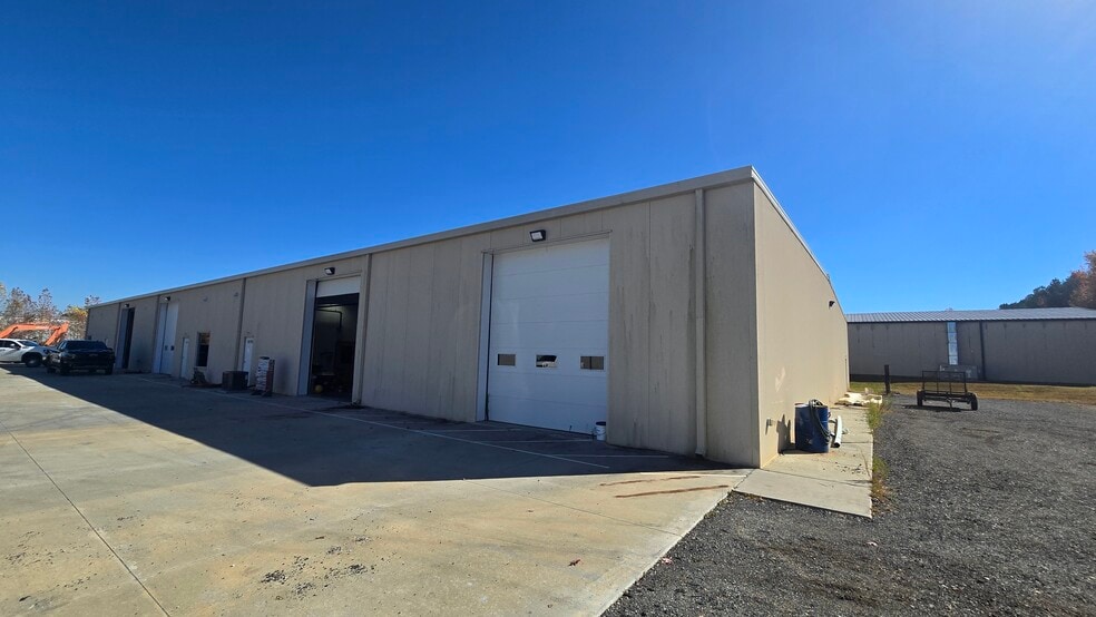 197 Thunder Rd, Mooresville, NC for lease - Building Photo - Image 2 of 23