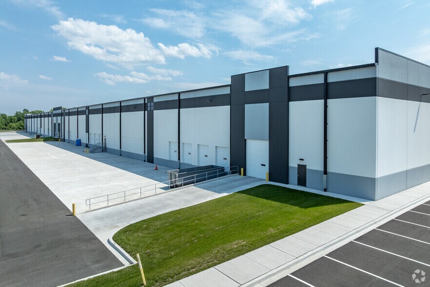 1651 Sparrows Point Blvd, Sparrows Point, MD for lease - Building Photo - Image 2 of 4