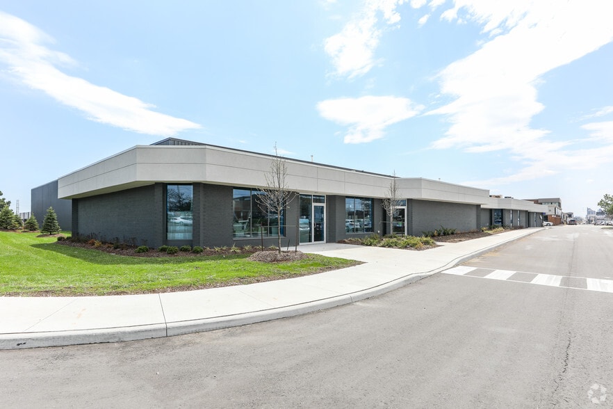 1330 Eglinton Ave E, Mississauga, ON for sale - Primary Photo - Image 1 of 1